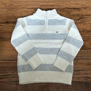 Like new size 2T Tommy Hilfiger sweater